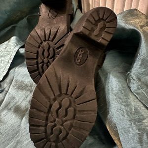 Born Bolo harness shootie booties size 8